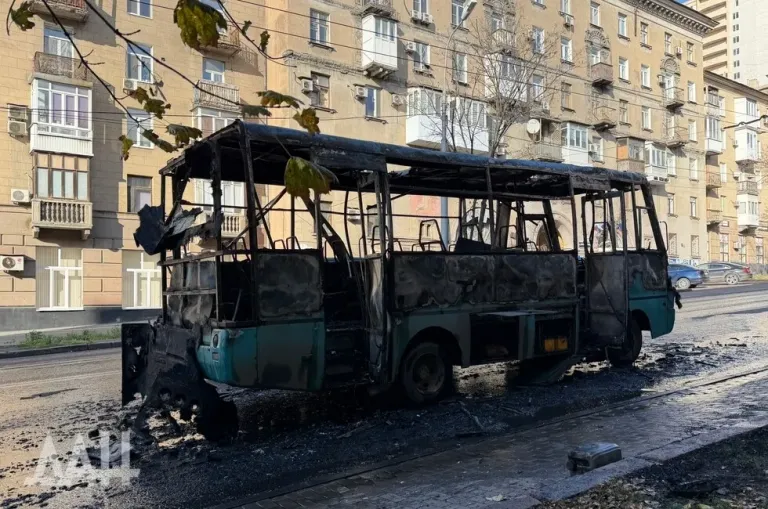 В Донецке загорелся автобус с пассажирами, никто не пострадал