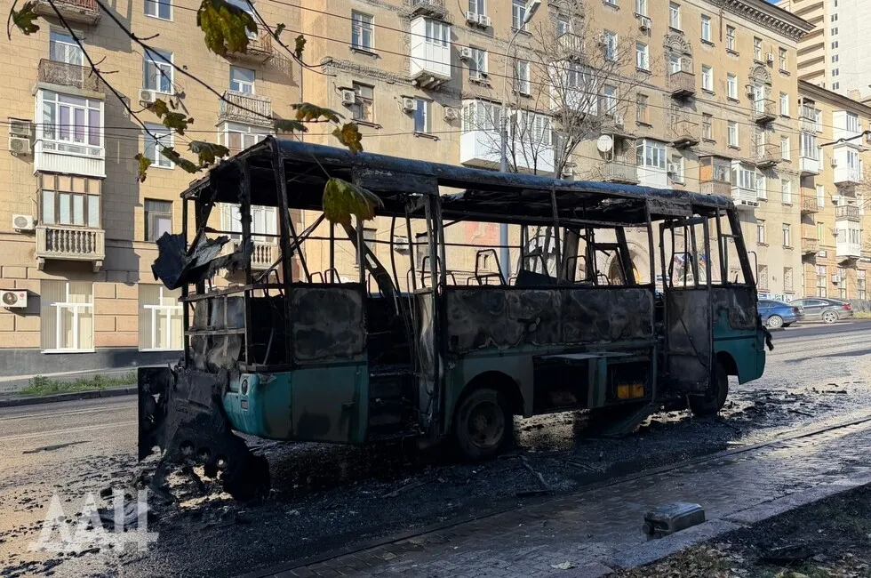 В Донецке загорелся автобус с пассажирами, никто не пострадал